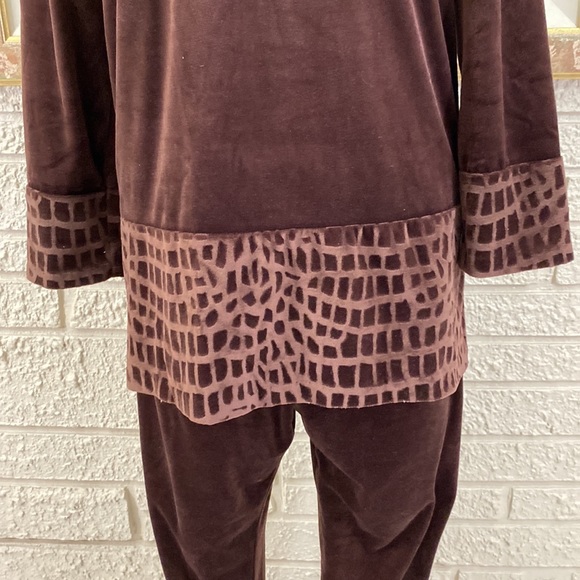 Micheal Mims/Kathy Cole Velour/Velvet Lounge Pants Suit - Picture 10 of 16